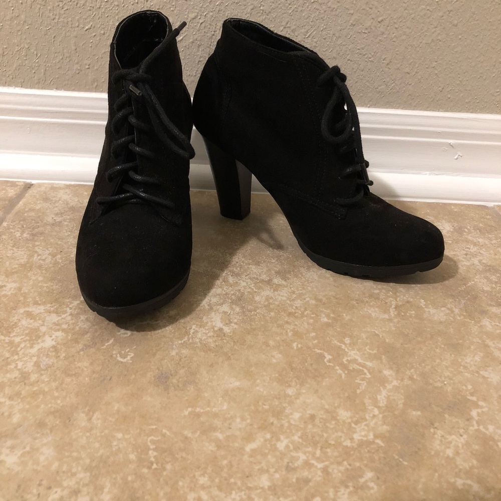 Metaphor Black suede booties
